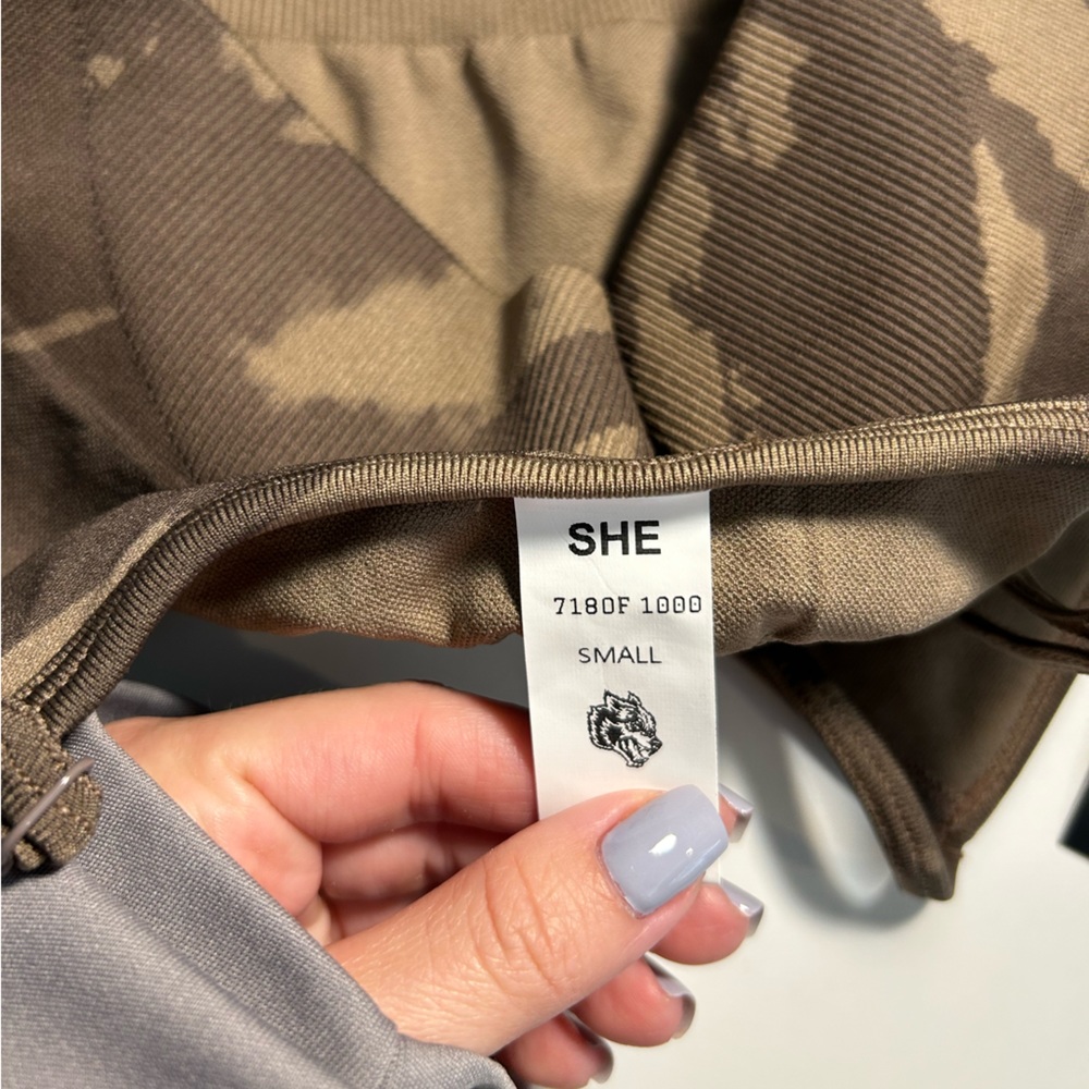 Darc Sport She DUAL EVERSON SEAMLESS SPORTS BRA MOJAVE BROWN NATIVE CAMO- SMALL - Picture 4 of 6